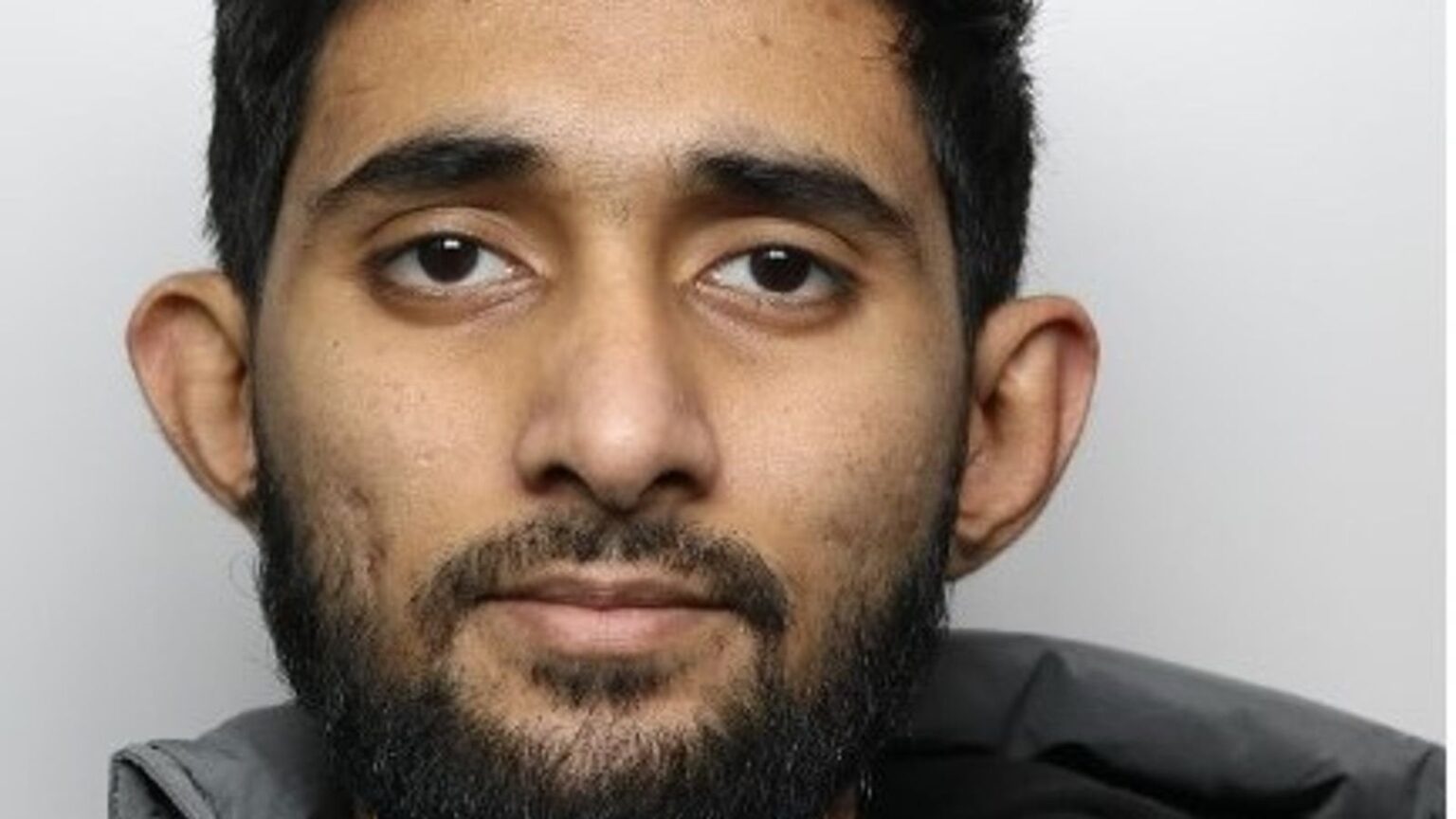 Ehemann gibt zu, dass die Frau nach dem Totschlag gestochen hat, als sie das Baby in Kinderwagen schob.