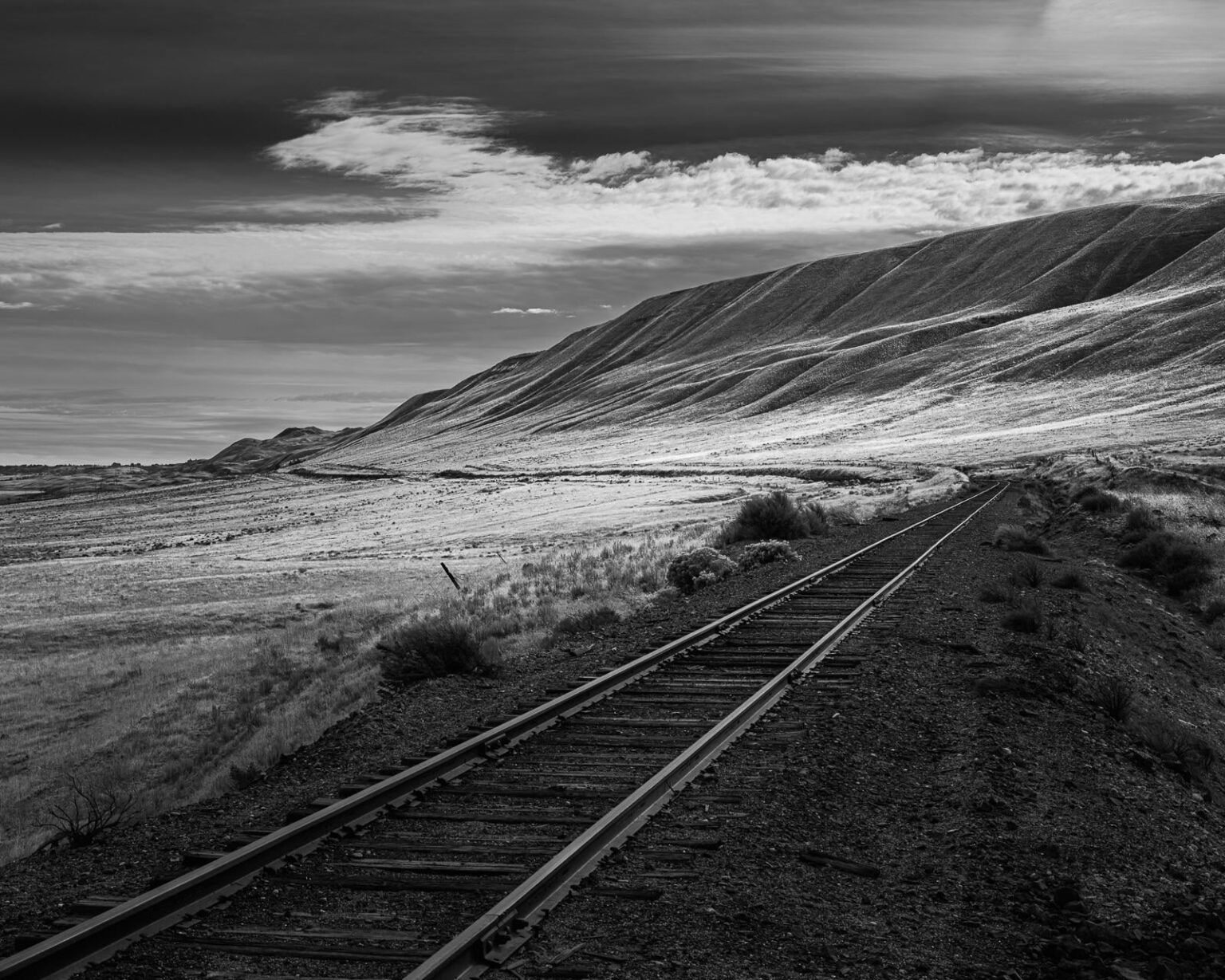 Strecken der Stille, Lower Crab Creek Coulee, Washington, 2024 [OC] [1200x600]