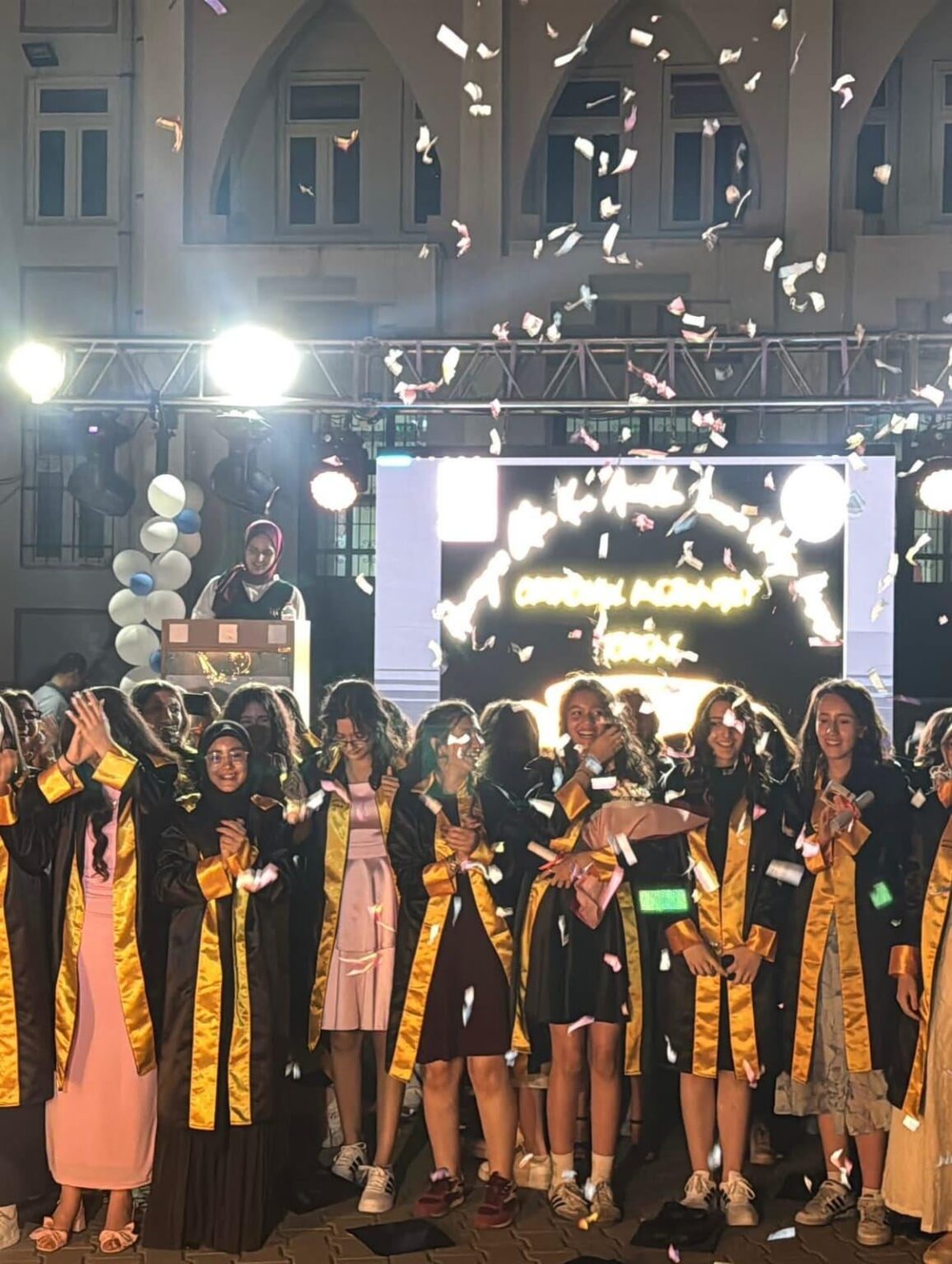 Adana Hümeyra Ökten Girls Project Project IMAM Hatip High School Abschlussfeier in der konservativen Identität Abdurrahman Dilipak "Mini -Skirt -Theologen kommen", reagierte er.