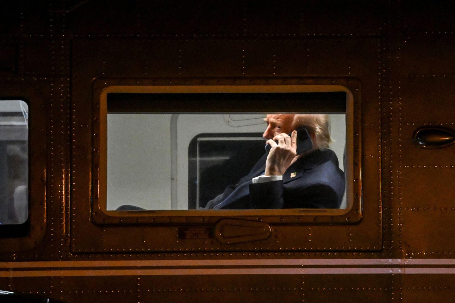 Militärbeamte befürchteten, Trump würde den iranischen Bombenangriff verderben, deshalb haben sie einen Plan um ihn herum erstellt, um Beamte abzuwerfen: Bericht | Ein Militärbeamter nannte Trump die „größte Bedrohung“ für die operative Sicherheit Militärbeamte befürchteten, Trump würde den iranischen Bombenangriff verderben, deshalb haben sie einen Plan um ihn herum erstellt, um Beamte abzuwerfen: Bericht | Ein Militärbeamter nannte Trump die "größte Bedrohung" für die operative Sicherheit
