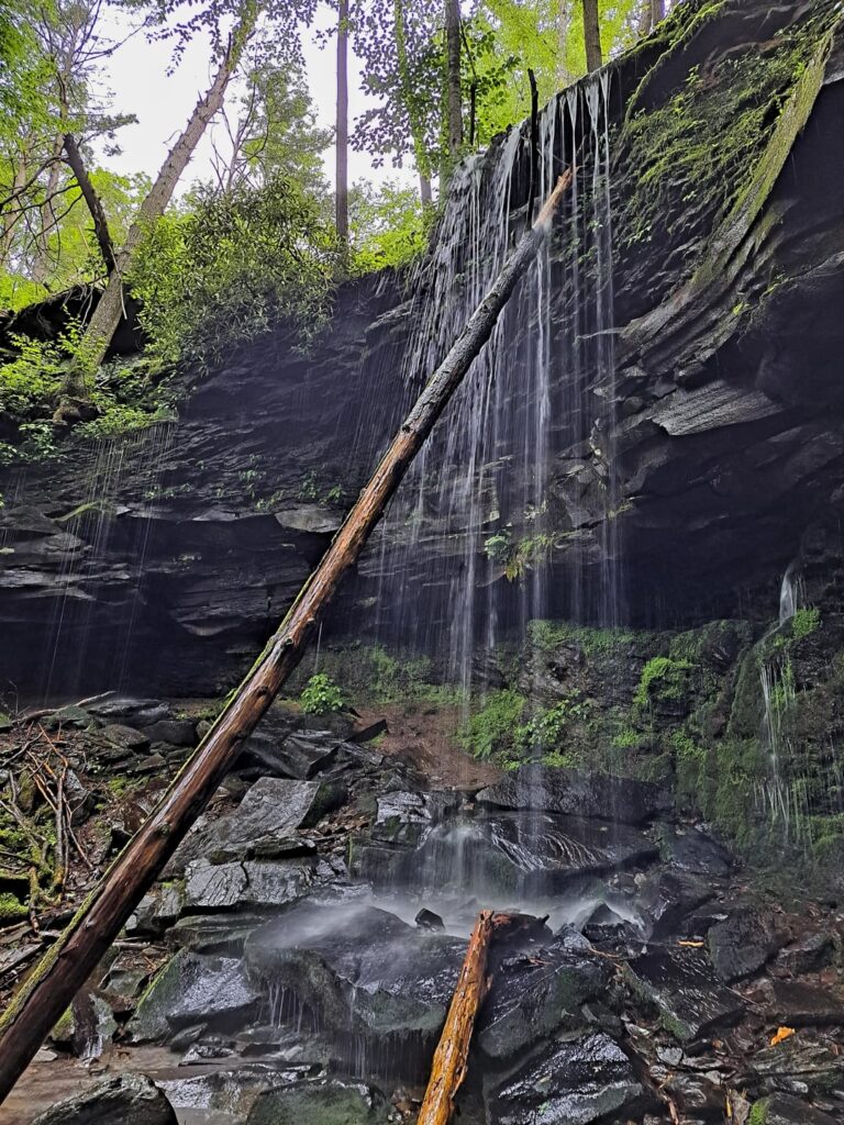 Regentags -Wasserfallwanderung