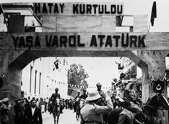 Die Hatay National Assembly, vor 86 Jahren, hat heute beschlossen, sich der Heimat anzuschließen.