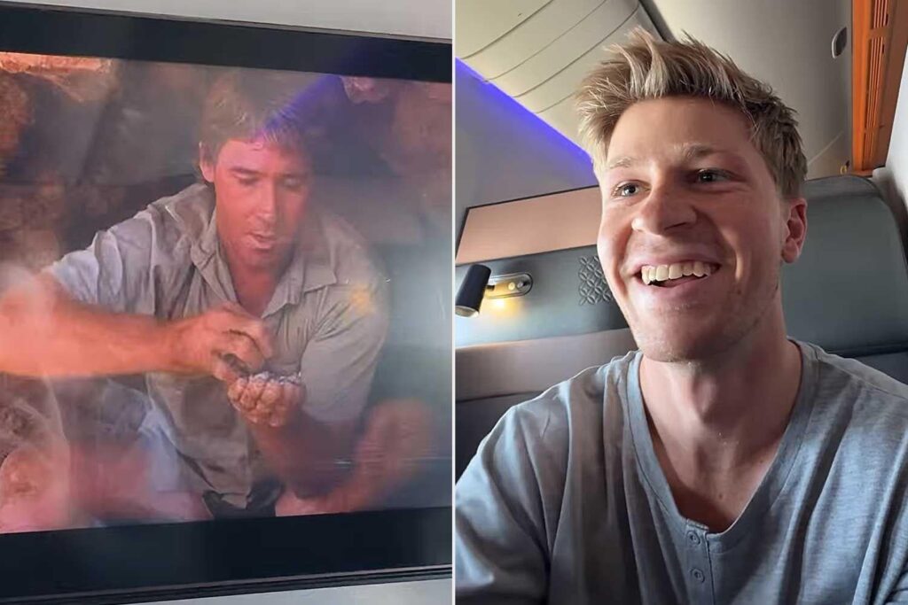 Robert Irwin lächelt, als er Dad Steve Irwins Crocodile Hunter-Film im Flugzeug sieht: "Die Auswahl der Filmauswahl ist Elite".