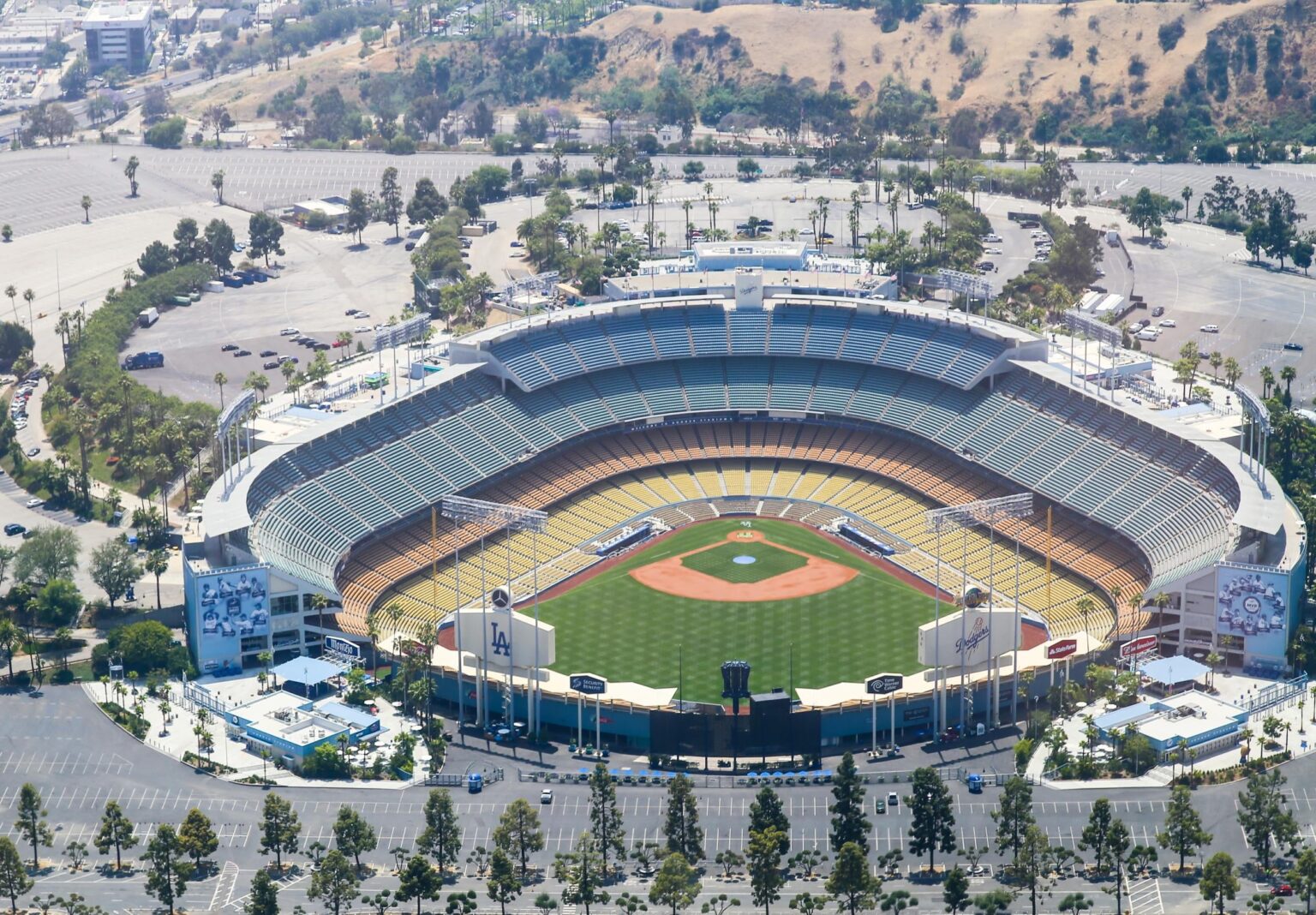 La Dodgers reagieren, nachdem Eis den Zugang zum Stadion verweigert hatte. Protest bricht aus