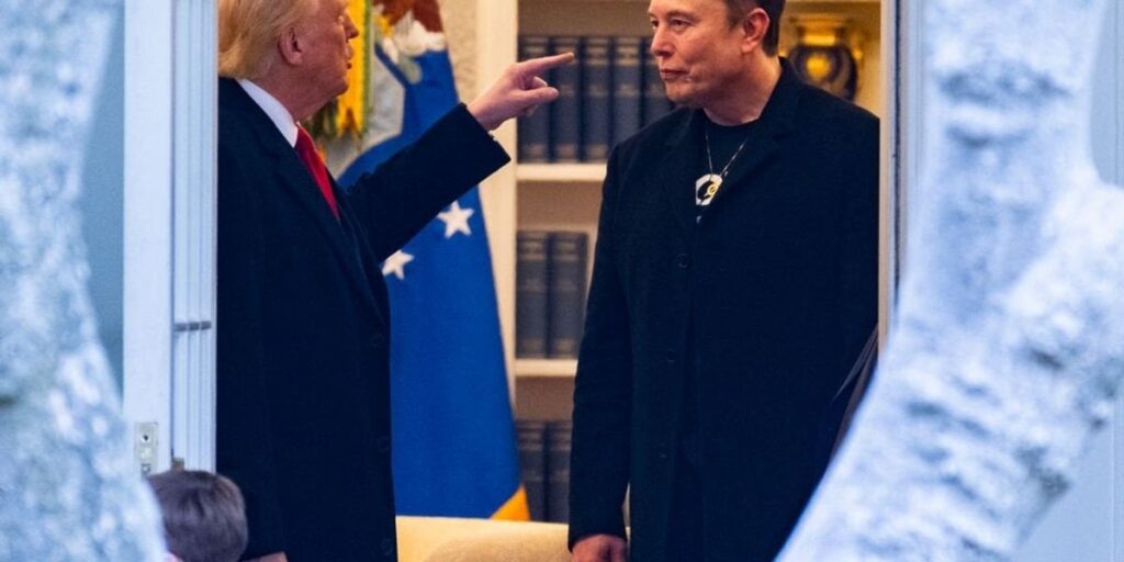 "Trump ist in den Epstein-Dateien", berechnet Musk als rechter Milliardär die Bro Feud Goes Kaboom | "Das ist der wahre Grund, warum sie nicht veröffentlicht wurden", sagte Musk.