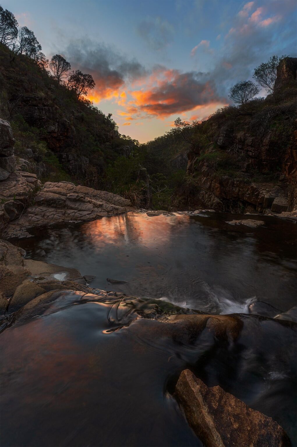 Von der Spitze der ersten Stürze im Moriala Conservation Park [OC] [1461 × 2200]