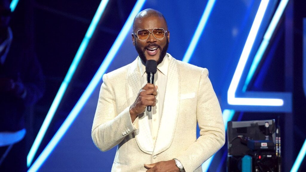 Tyler Perry ruft bei Bet Awards Hollywood Studios aus: „Dies ist nicht die Zeit, um zu schweigen.“
