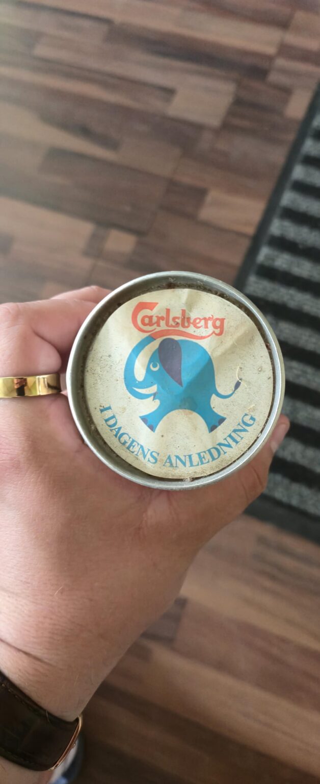 Jemand, der etwas über diesen alten Carlsberg mit „Tårnby Fire Brigade“ weiß? Jemand, der etwas über diesen alten Carlsberg mit "Tårnby Fire Brigade" weiß?