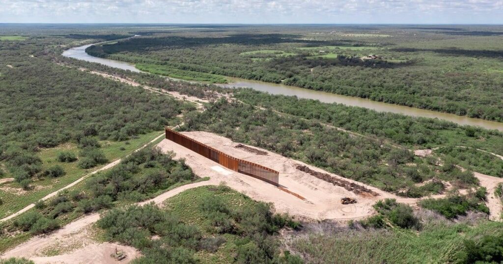 Mit nur 8% gebaut, enthielt Texas stillschweigend staatliche Grenzmauerprogramme Mit nur 8% gebaut, enthielt Texas stillschweigend staatliche Grenzmauerprogramme