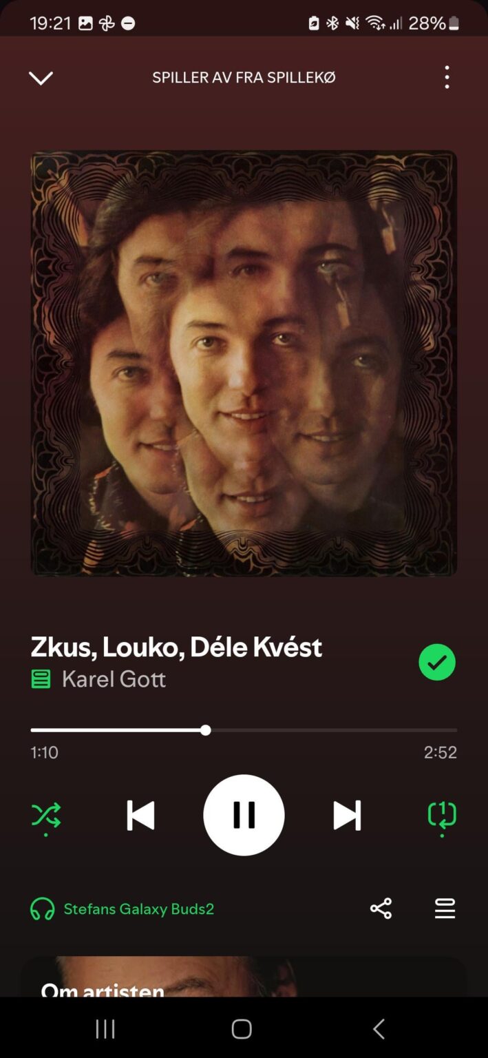 Hallo! Norweger hier, der kein Wort Tschechisch spricht. Kann ich einfach sagen, wie viel ein absoluter Banger dieses Liedes ist? Nicht einmal sein bestes Lied. Hallo! Norweger hier, der kein Wort Tschechisch spricht. Kann ich einfach sagen, wie viel ein absoluter Banger dieses Liedes ist? Nicht einmal sein bestes Lied.