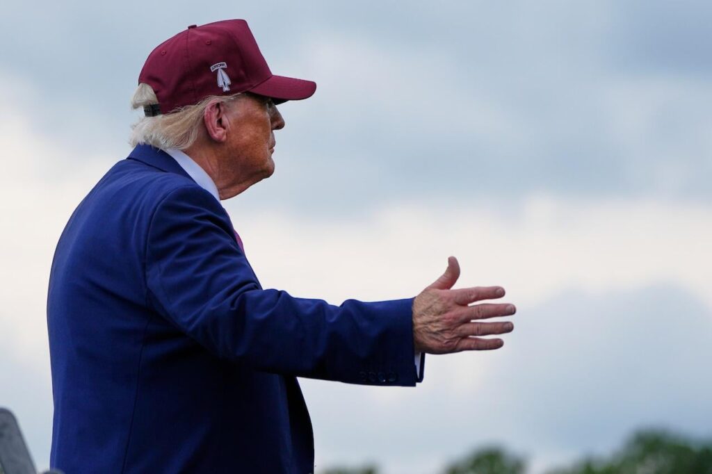 Die Trump -Zustimmungsrate fällt auf 38%