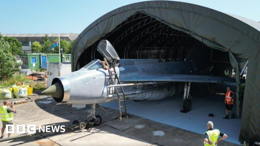 RAF Lightning Fighter Jet, der nach 18 Jahren in Lincolnshire angefeuert wurde