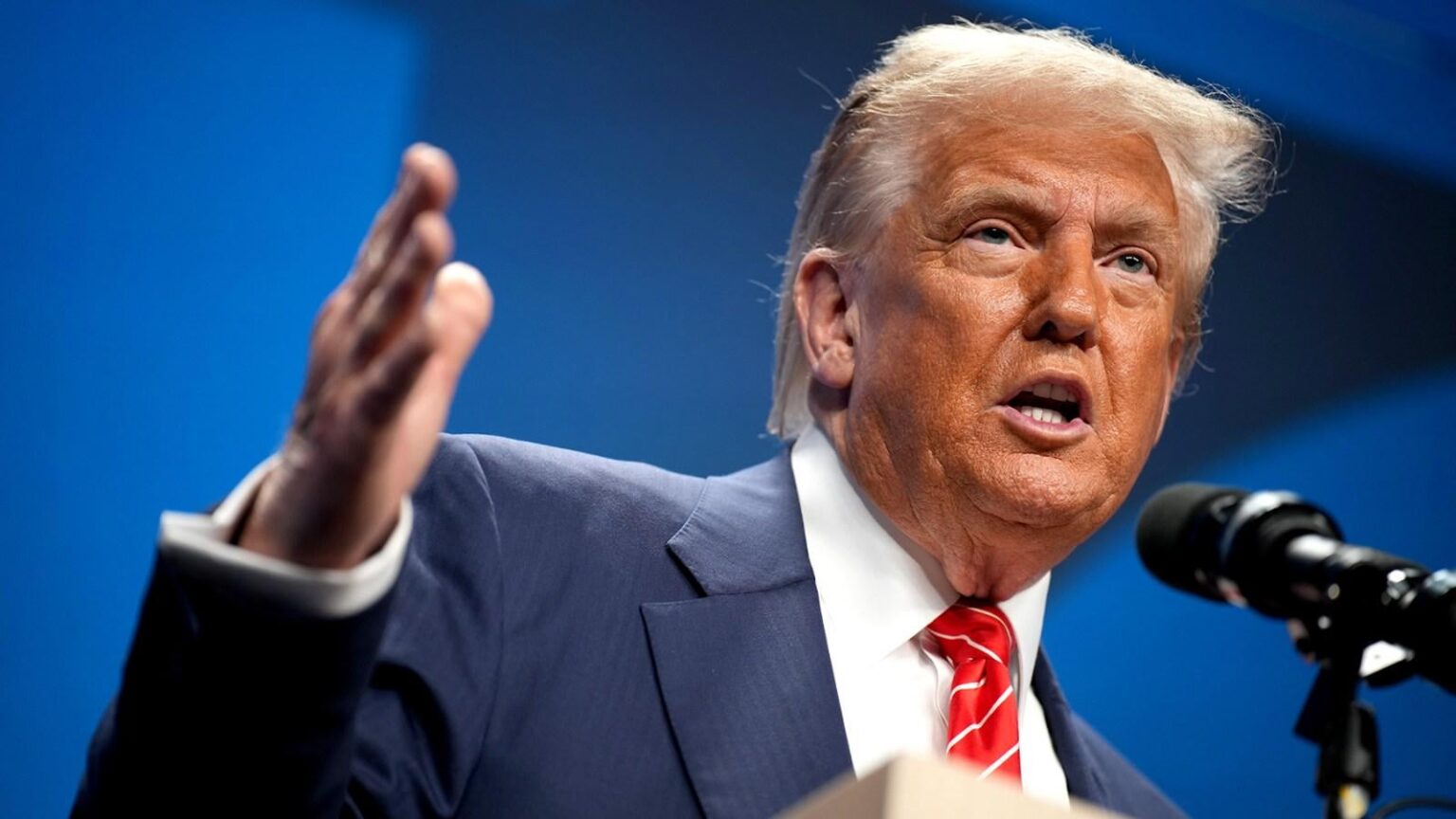 Trump befasst sich mit dem Milliardär von Crypto kann gegen die Abklausel von Emoluments verstoßen