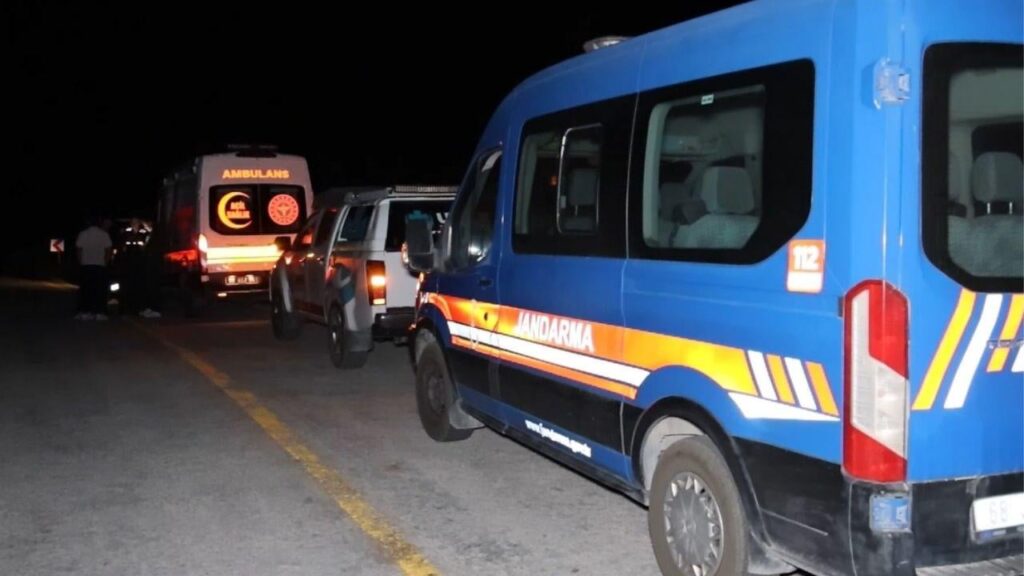 4 AFAD für den Präsidenten des Red Crescent, des 5 Umkes -Teams und des Krankenwagenhubschraubers
