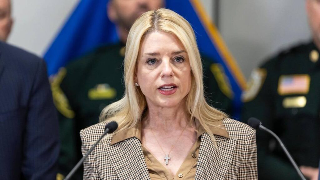 Die Beschwerde in der Bar in Florida beschuldigt Bondi des US -Generalstaatsanwalts "Fehlverhalten" als US -Generalstaatsanwalt