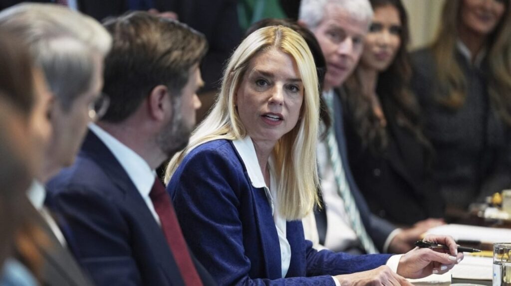 Bondi beschuldigt wegen Beschwerde in Florida Bar "ernsthafte berufliche Fehlverhalten" in Florida Bar