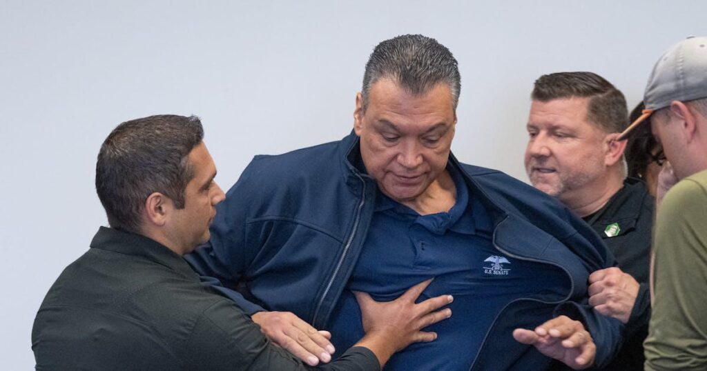Das Manhandling von Alex Padilla war ein roter Moment für Amerika