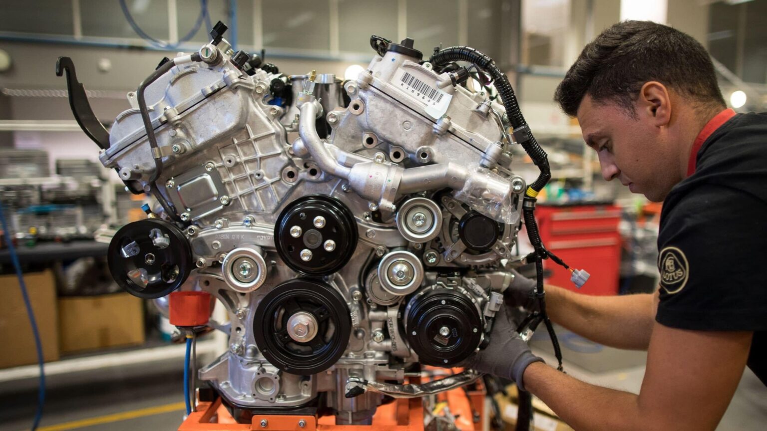 Lotus kehrt den Plan ab, die Fabrik zu schließen, nachdem Großbritannien neue Unterstützung bietet