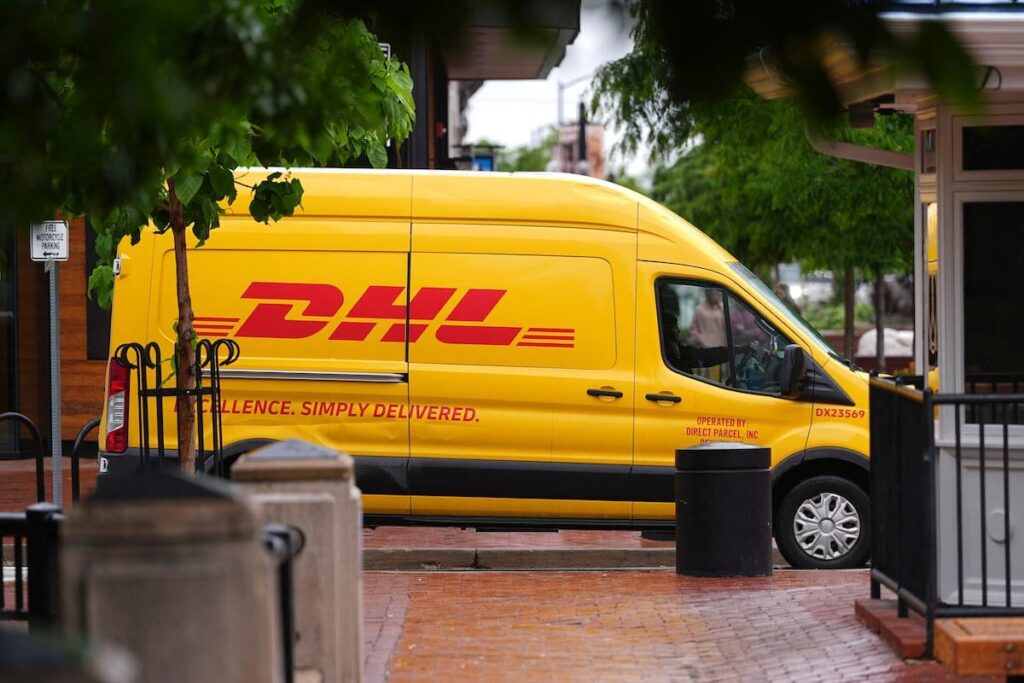 DHL setzt den Betrieb in ganz Kanada aus, während der Arbeitsabstreit