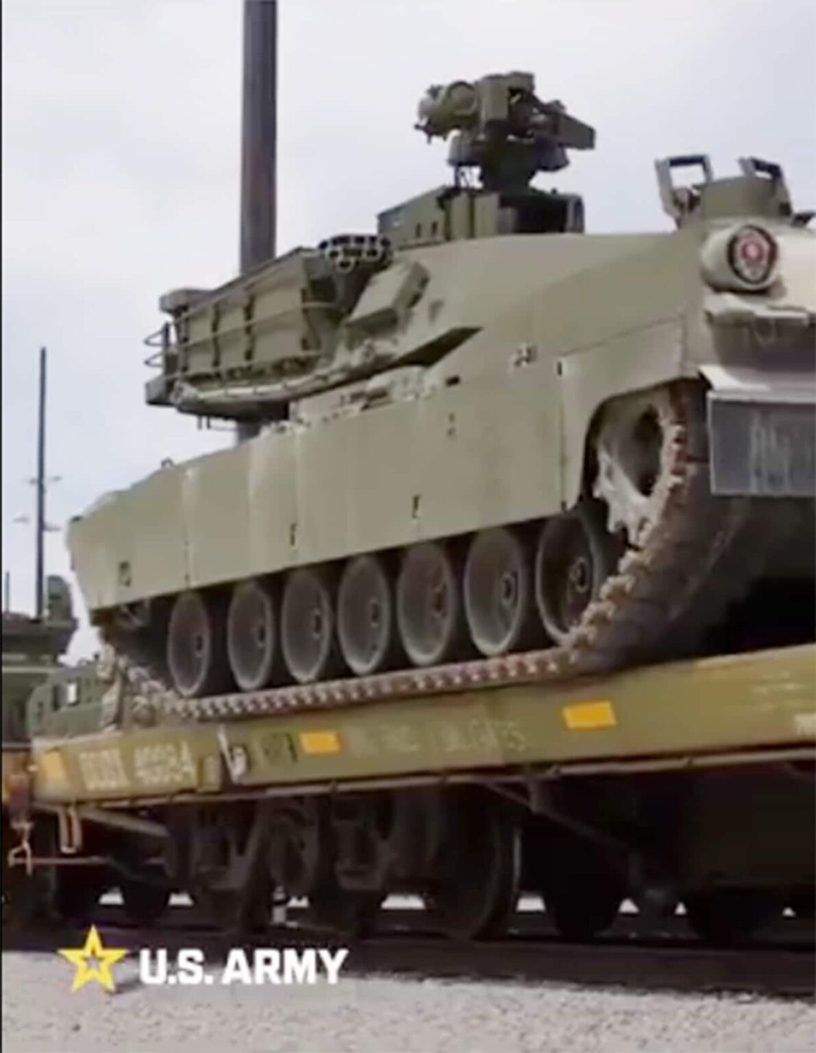 Das Armeevideo von Panzern, die auf die DC -Parade gehen, scheint "Hang Fauci" zu zeigen