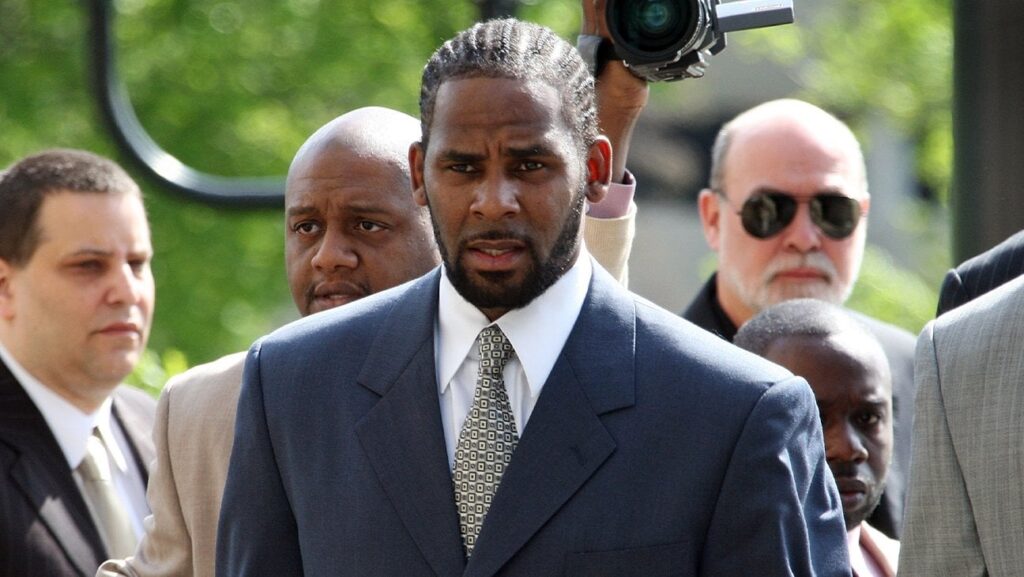 R. Kelly sucht eine Entlassung aus dem Gefängnis und behauptet, versuchte Mordverschwörung