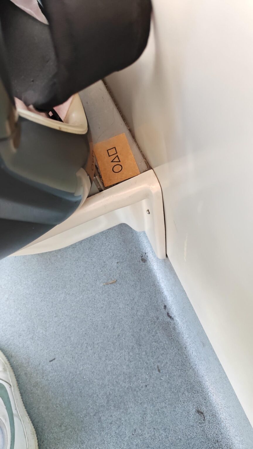In Zagreb vermissen wir den Charakter nur mit einer Aktentasche, die auf Dampf schlägt