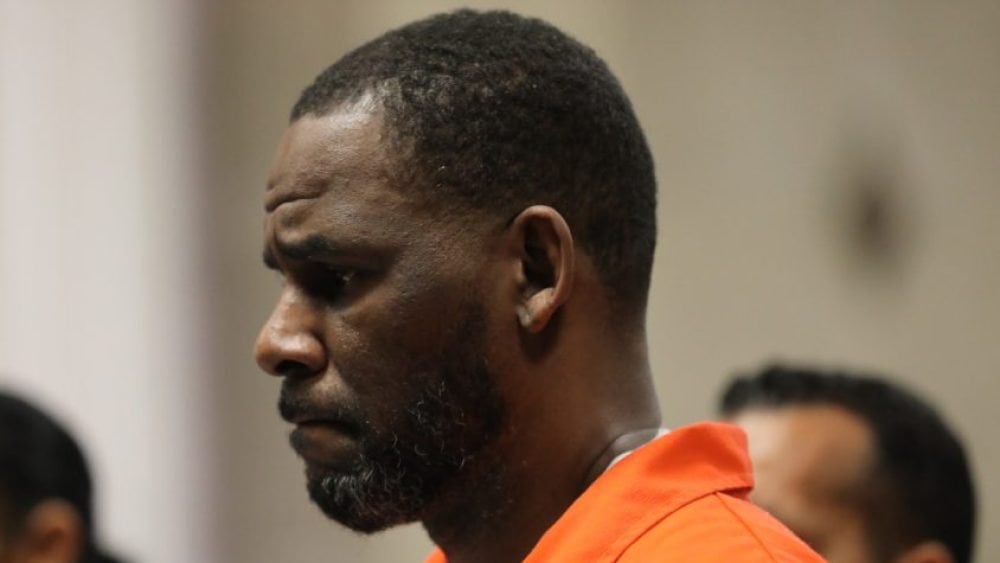 Die Anwälte von R. Kelly für die sofortige Freilassung aus der Sorgerecht und behaupteten, die Beamten forderten den Insassen an, ihn zu ermorden