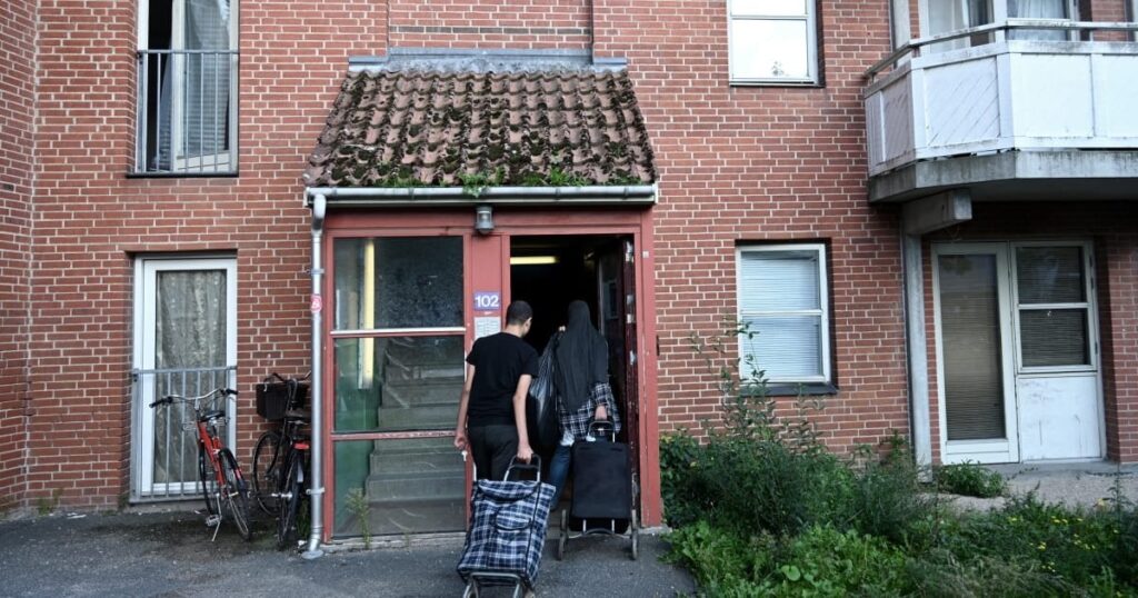 Als der Vorteil von Flüchtlingen niedergeschlagen wurde, wurden ihre Nachbarn krimineller