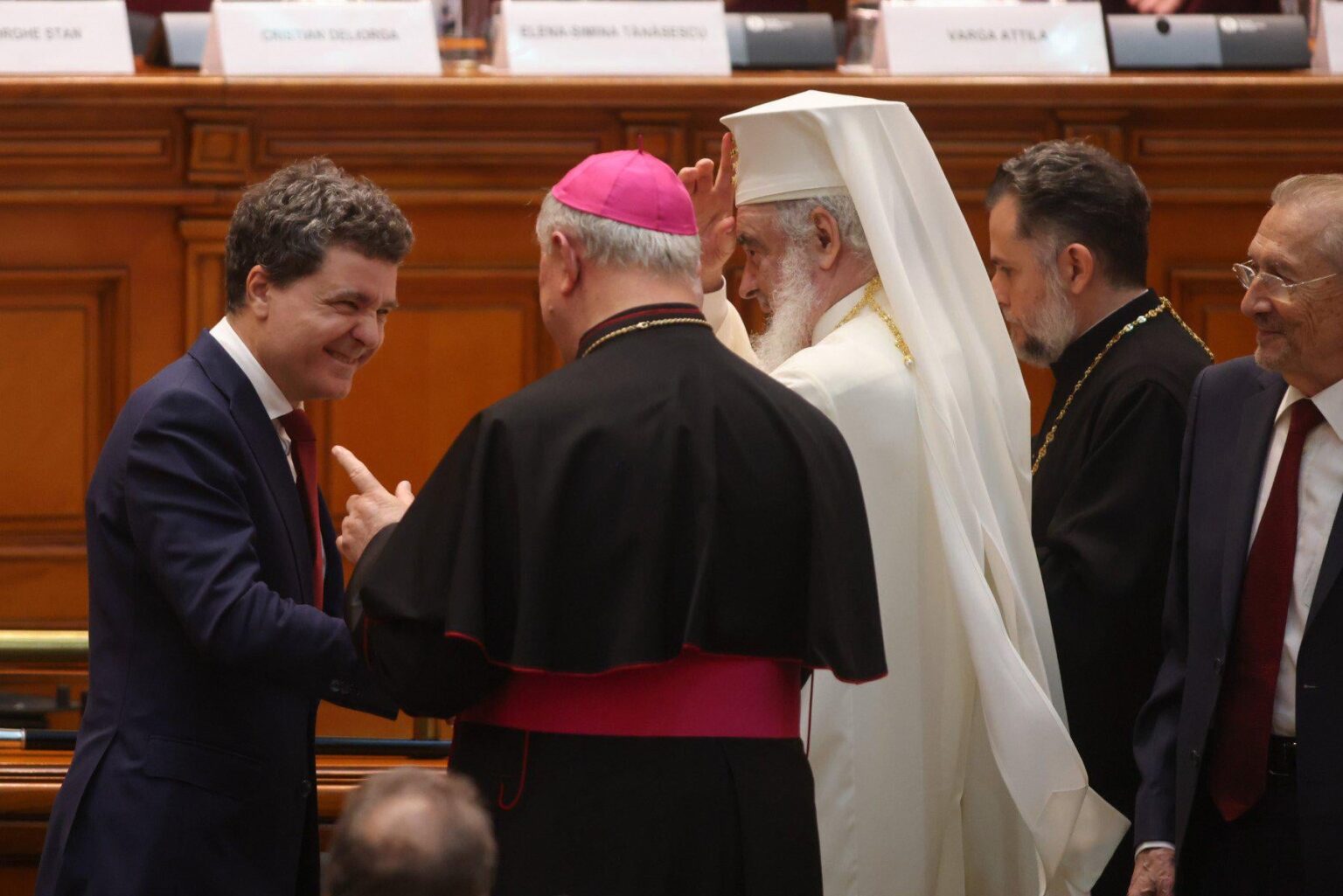 Präsident Nicușor Dan griff dem CCR ein Gesetz an, das die Personen, die als Priester und Mönche angegeben werden, sanktioniert, ohne die Anerkennung des Staates zu haben. Das Staatsoberhaupt verlangt die Einschränkung der Freiheit des Bewusstseins und der Meinungsfreiheit Präsident Nicușor Dan griff dem CCR ein Gesetz an, das die Personen, die als Priester und Mönche angegeben werden, sanktioniert, ohne die Anerkennung des Staates zu haben. Das Staatsoberhaupt verlangt die Einschränkung der Freiheit des Bewusstseins und der Meinungsfreiheit