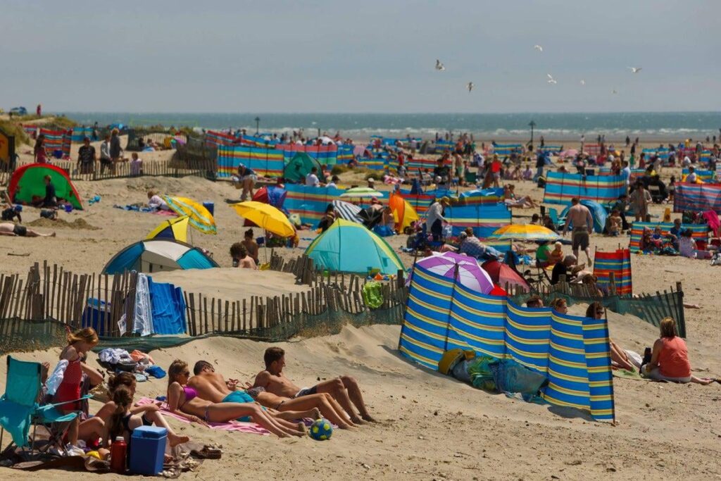 Teenager 'Glück, am Leben zu sein, nachdem Freunde ihn in Sand am britischen Strand begraben haben