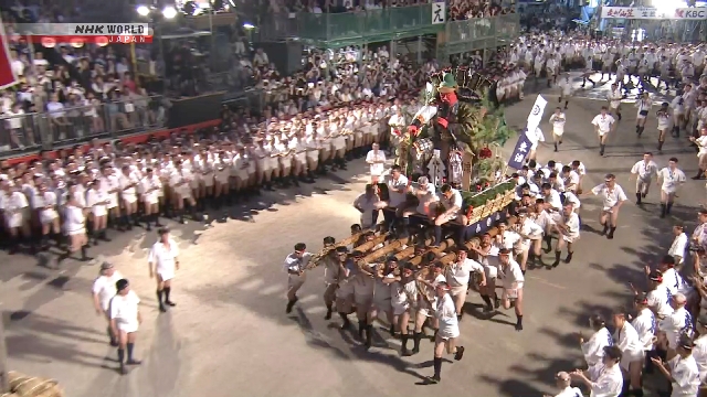 Hakata Gion Yamakasa Festival im Südwesten Japans erreicht den Höhepunkt