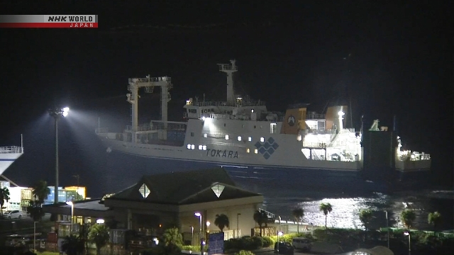 Einige Evakuierte aus der japanischen Remote-Inselkette von Beben zurückkehren, die nach Hause zurückkehren