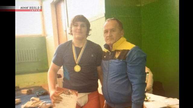 Der ukrainische Sumo Wrestler Aonishiki hat aus der Heimatstadt angefeuert