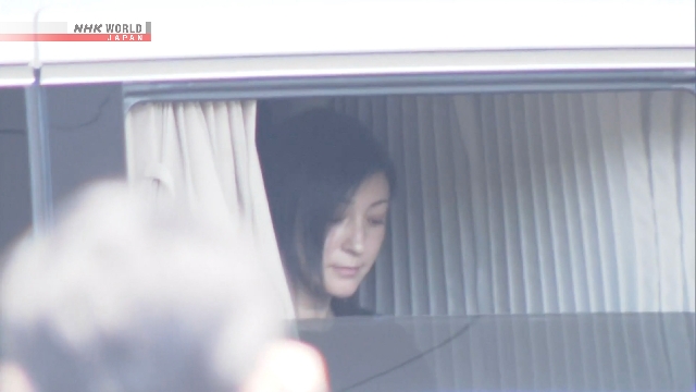 Der japanische Schauspieler Hirosue Ryoko besucht die Polizeiuntersuchung vor Ort zu Autounfall