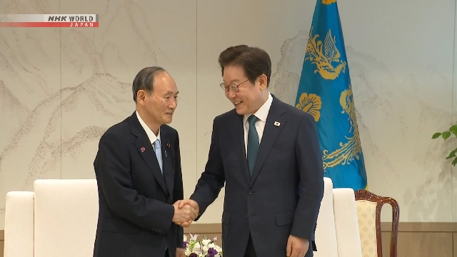 Der frühere Japan -Premierminister Suga, der südkoreanische Präsident Lee, Diskussion
