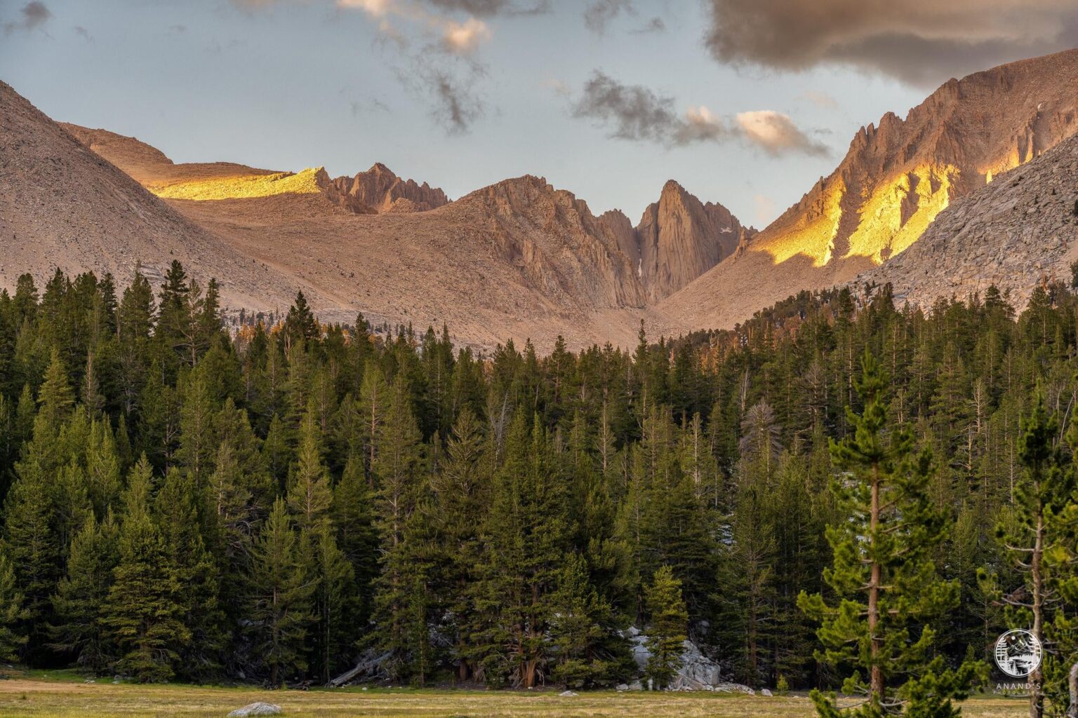 Mt. Whitney aus dem Westen, Pacific Crest Trail von Anand's Photography (OC) [2048x1365]