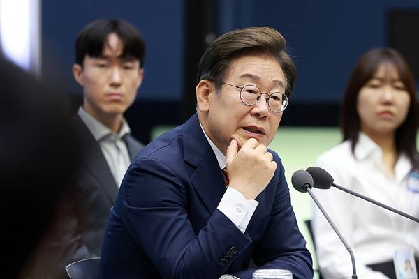 Lees Zustimmungsrate steigt auf 64,6%