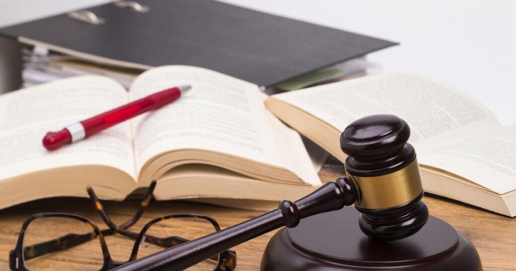 Legal Aid Board 1,3 Mio. € über das Budget und eine Person