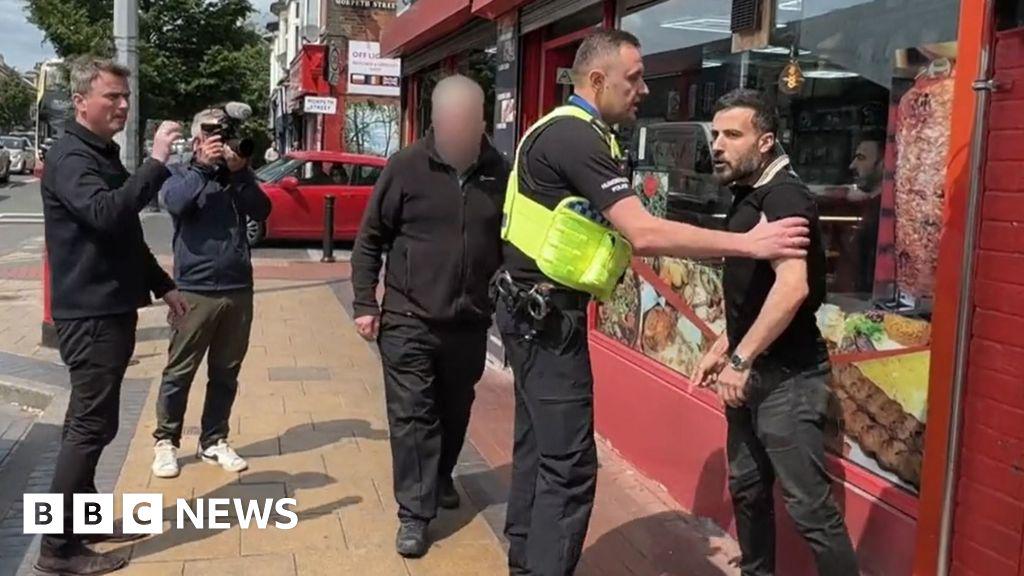 Uhr: Mini -Mart -Arbeiter, die illegale Zigaretten verkaufen, die vom BBC -Reporter konfrontiert sind