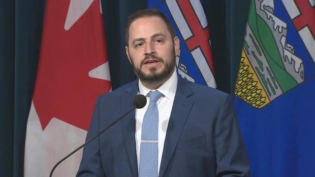 Alberta verbietet sexuell explizite Bücher in Schulen | CBC News