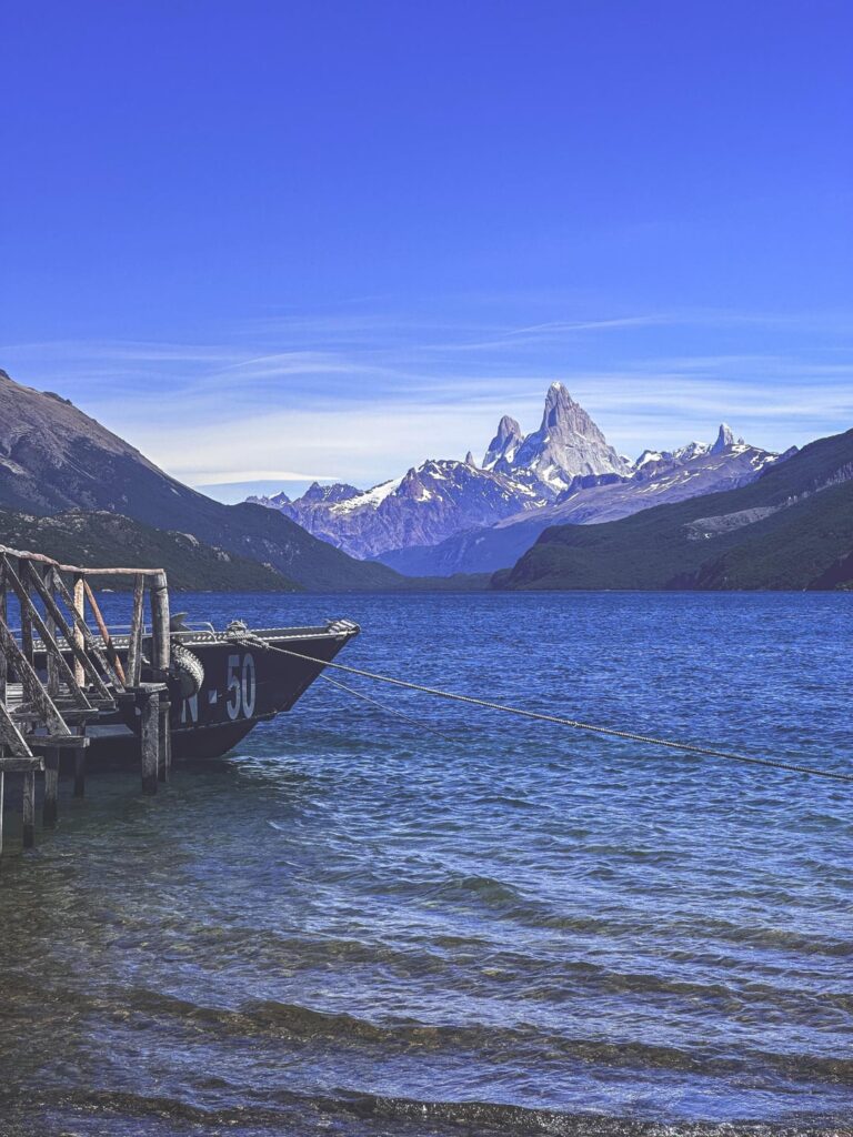Radfahren von Alaska nach Patagonien: Mount Fitz Roy über Wander-A-Bike-Grenzübergang zwischen Chile und Argentinien Radfahren von Alaska nach Patagonien: Mount Fitz Roy über Wander-A-Bike-Grenzübergang zwischen Chile und Argentinien