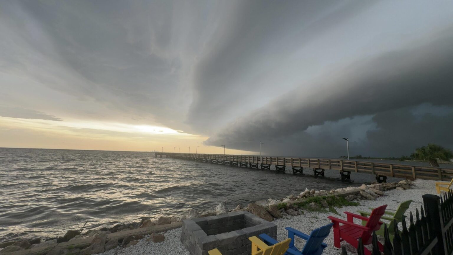 Sturm auf dem Weg! Tolles Bild über Tampa Bay!