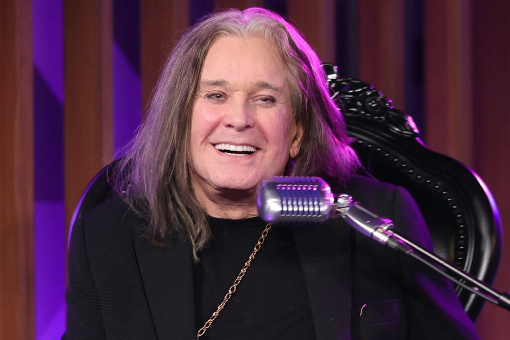 Ozzy Osbournes letztes Konzert mit Black Sabbath sammelte 190 Millionen US -Dollar für Wohltätigkeitsorganisationen – Erlös für die Show zugute kam Cure Parkinson’s, Birmingham Children’s Hospital und Acorn Children’s Hospice Ozzy Osbournes letztes Konzert mit Black Sabbath sammelte 190 Millionen US -Dollar für Wohltätigkeitsorganisationen - Erlös für die Show zugute kam Cure Parkinson's, Birmingham Children's Hospital und Acorn Children's Hospice