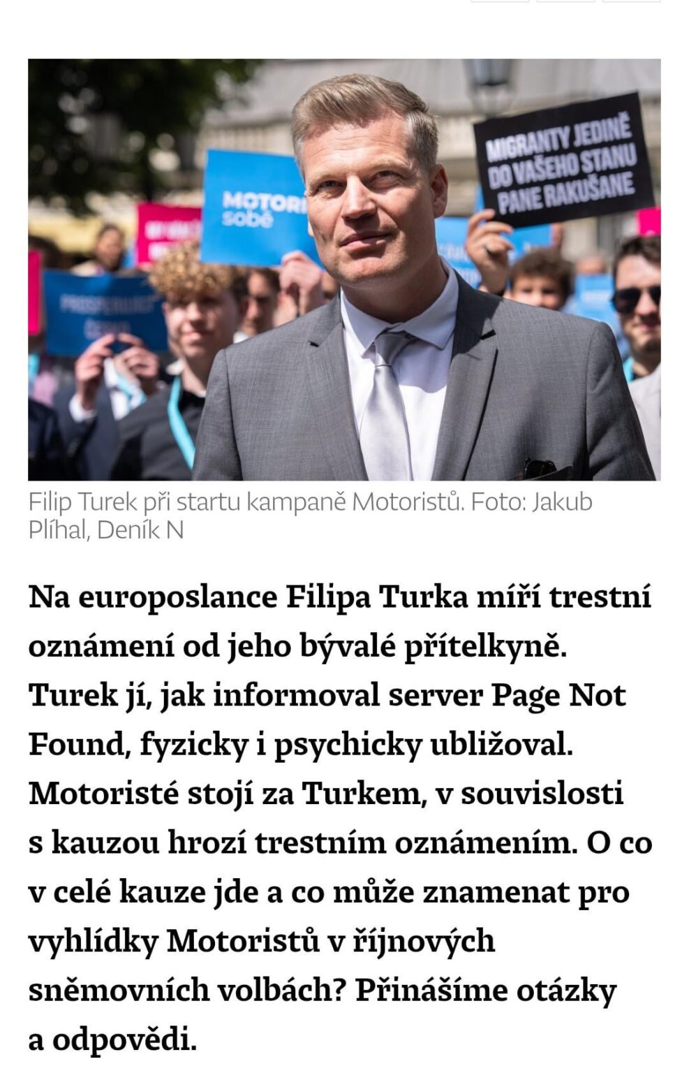 "Ich habe dich nur in der Zuneigung getroffen" Das Opfer von Turko behauptete, häusliche Gewalt habe die E -Mails veröffentlicht, was er ihr geschrieben hat.