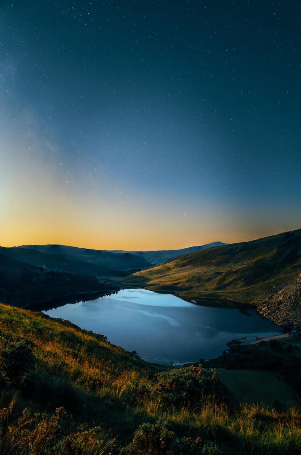 Eine weitere klare Nacht in Lough Tay ging zurück und hatte noch einen los Eine weitere klare Nacht in Lough Tay ging zurück und hatte noch einen los
