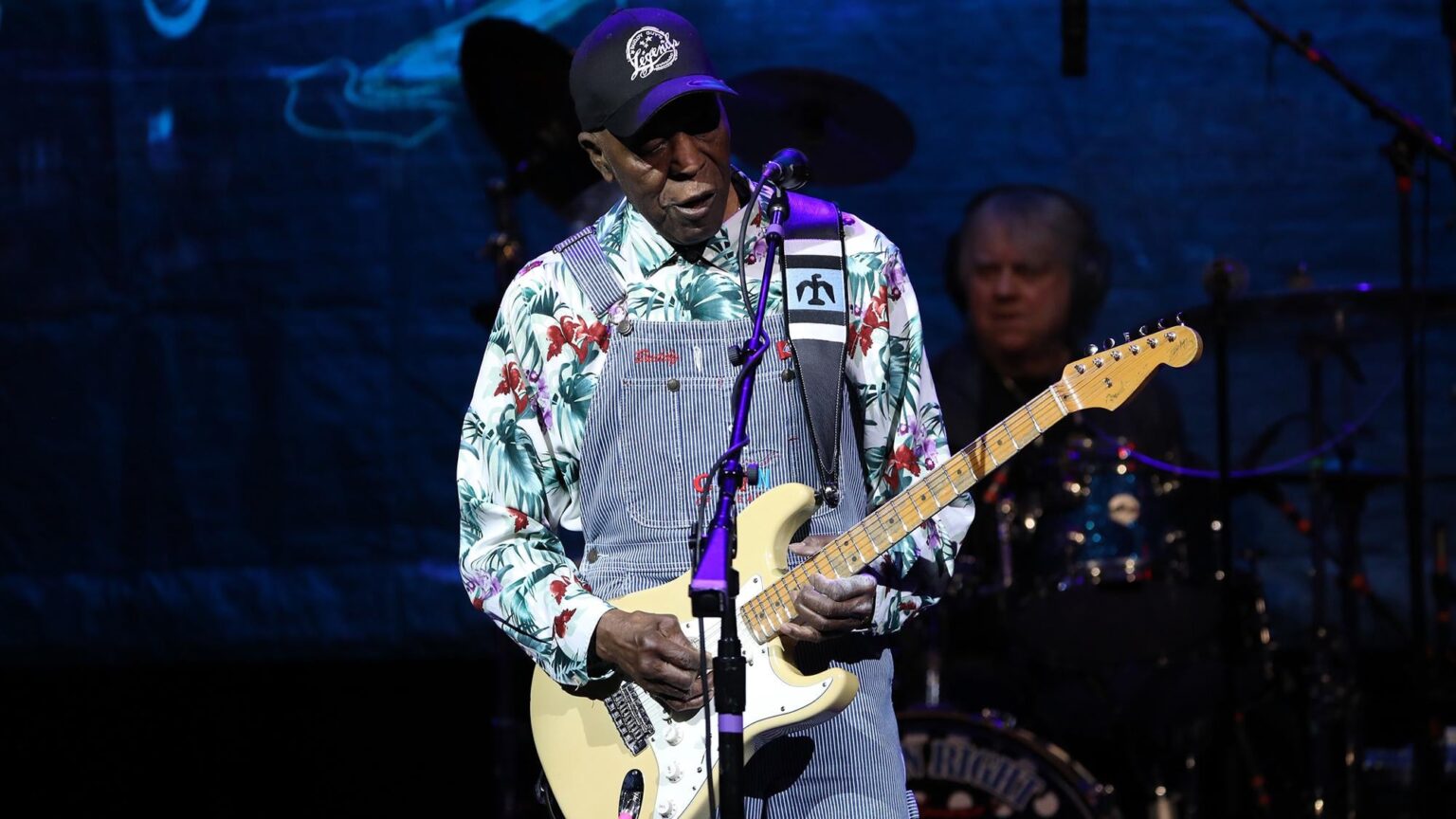 „Ich habe vergessen, meine Gitarre auszuschalten. Eine Dame ging vorbei und ihr Kleid -Schwanz traf die G -Schnur. Ich werde das nie vergessen. Ich habe es seitdem gemacht.“: Wie der Kumpel -Typ versehentlich auf Gitarren -Feedback gestolpert ist – ein Werkzeug, das seinen Sound und seinen Stil formen würde „Ich habe vergessen, meine Gitarre auszuschalten. Eine Dame ging vorbei und ihr Kleid -Schwanz traf die G -Schnur. Ich werde das nie vergessen. Ich habe es seitdem gemacht.“: Wie der Kumpel -Typ versehentlich auf Gitarren -Feedback gestolpert ist - ein Werkzeug, das seinen Sound und seinen Stil formen würde