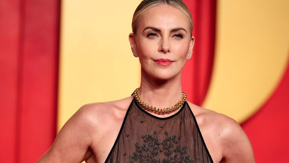 Charlize Theron sagt, es "frustriert mich", dass Hollywood Risiken für Männer eingeht, die an der Abendkasse flohen, aber "Frauen bekommen keine Chance": "Jungs bekommen eine freie Fahrt"