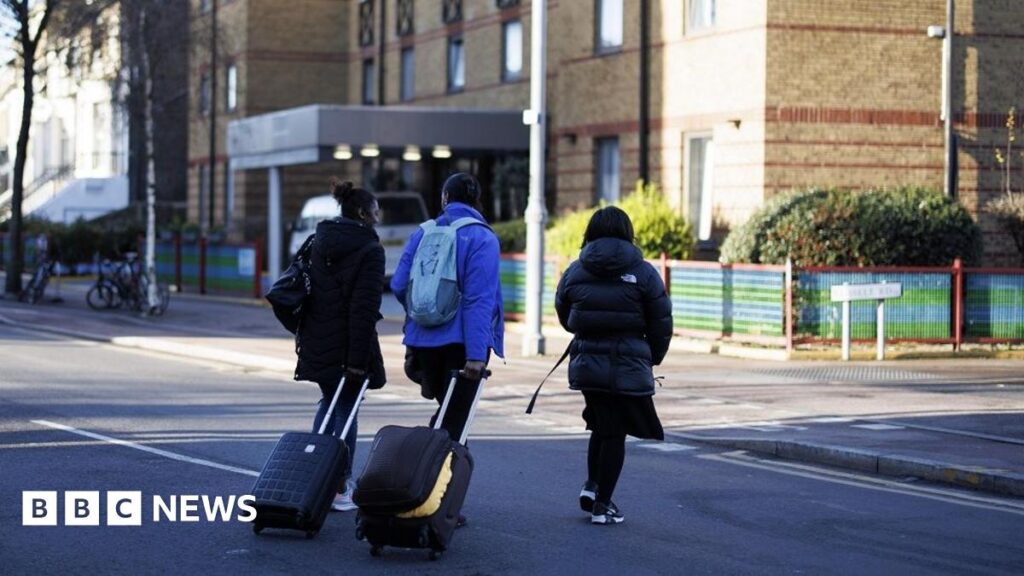Laut Regierung in Großbritanniens Asylum Hotel um 30%senkt sich die Regierung