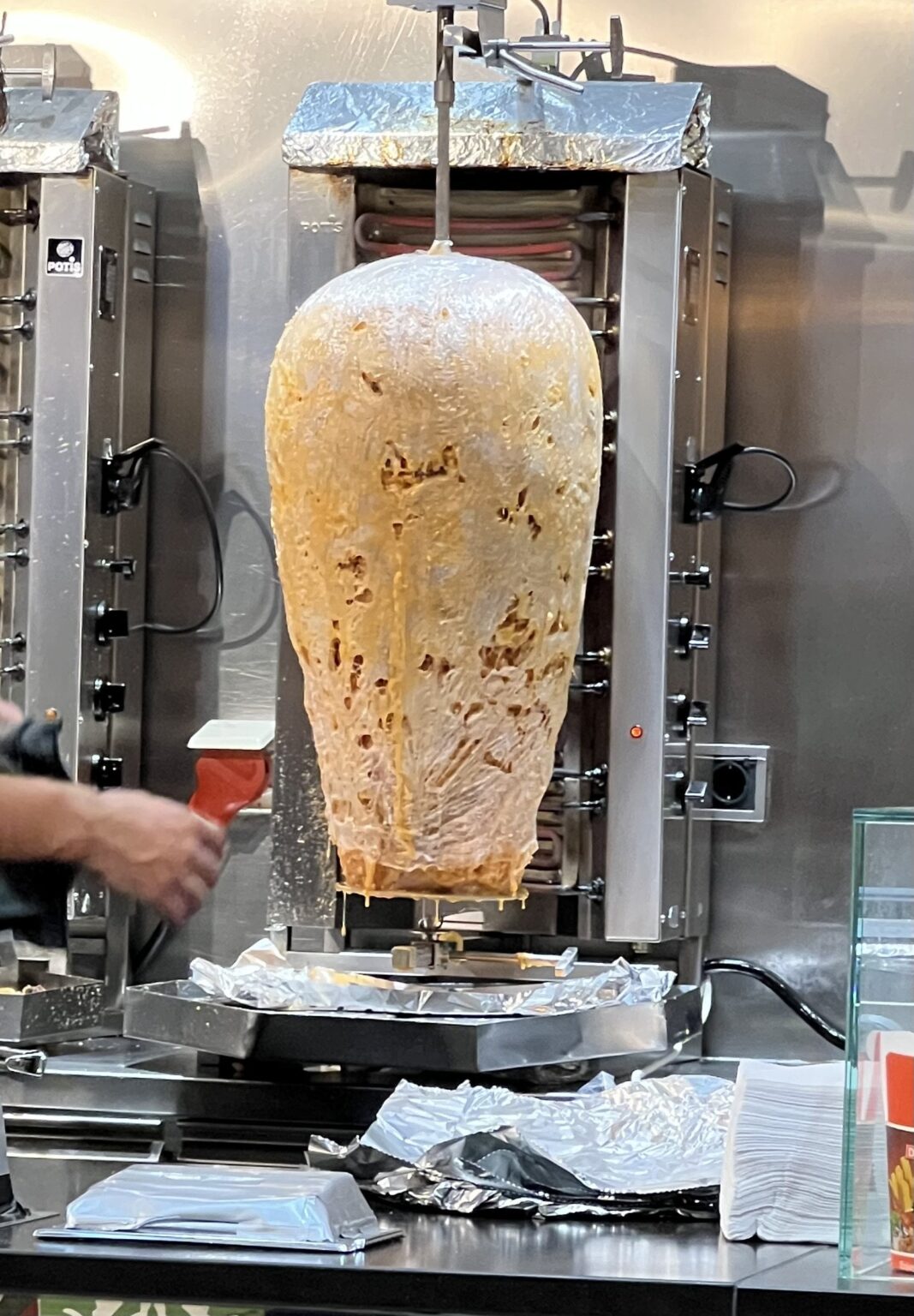 Ist es für Donerzaken normal, den Plastik des Doners zu schmelzen?