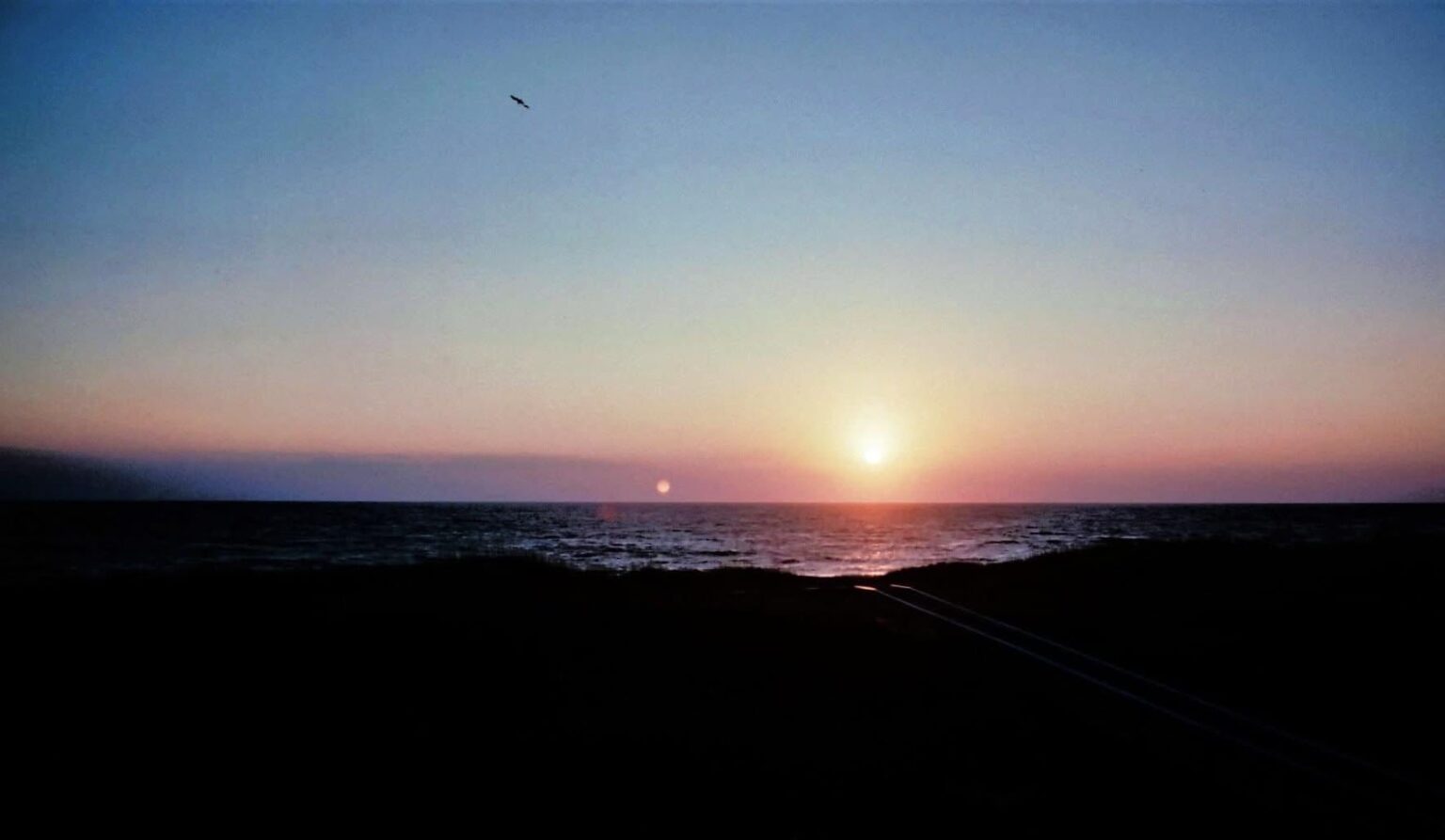 "Hatteras Moonrise at Sunset" Buxton, NC. Olympus om-1n Kodachrome 25 Professioneller Film. August 1980 oc